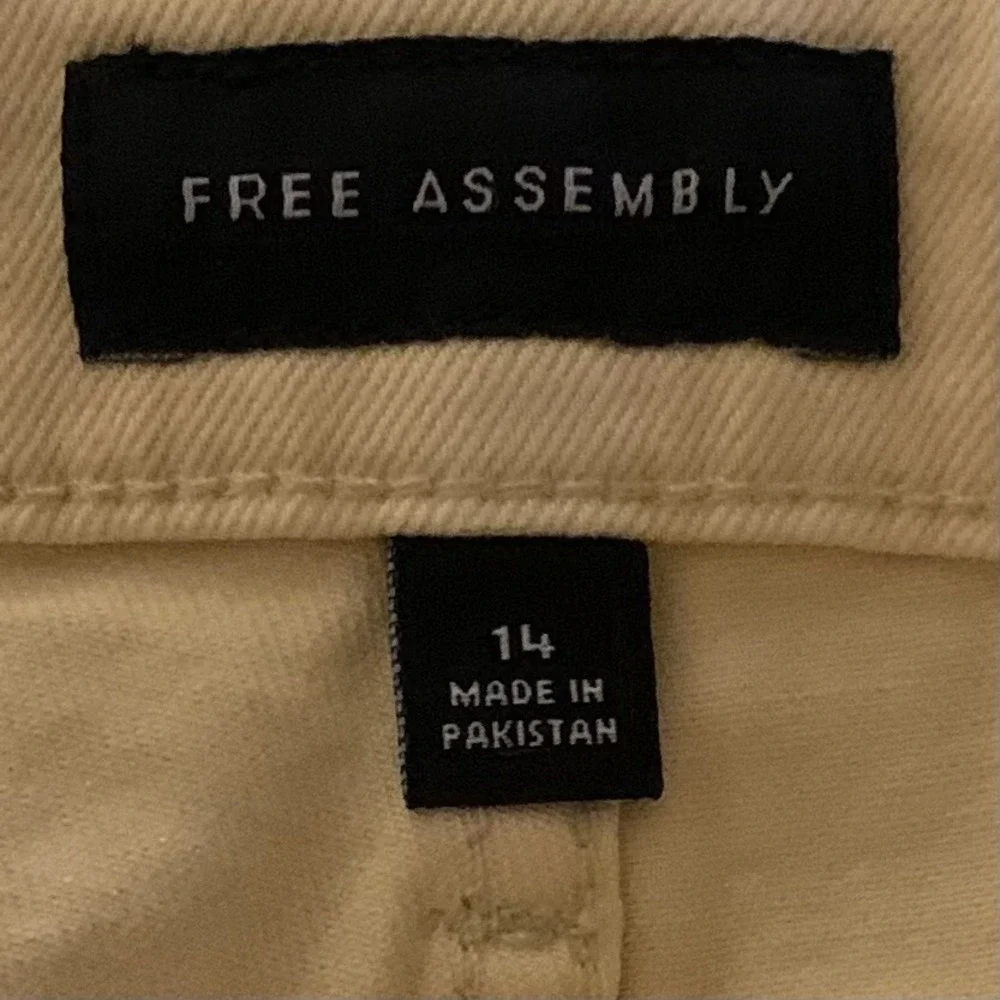 Free Assembly Womens Rolled Cuff Jean Shorts 14 New with Tags Yellow High Rise